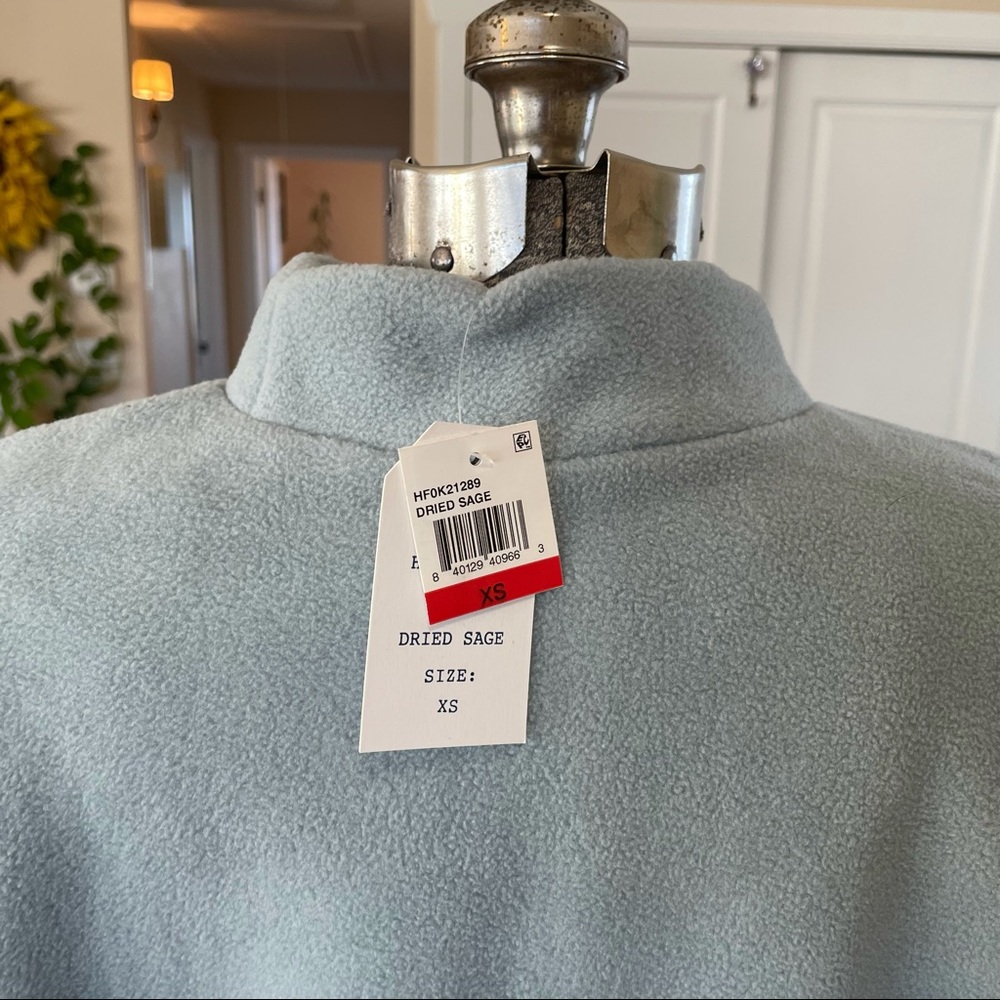 Add in item only : tried sage, blue crop top, high neck sweater - Picture 8 of 10